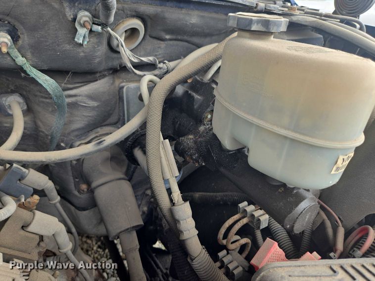 image for item EO1529 2000 Chevrolet Suburban 2500 LS  SUV