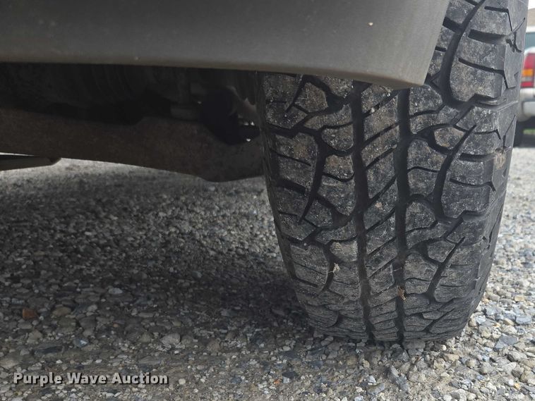 image for item EO1529 2000 Chevrolet Suburban 2500 LS  SUV