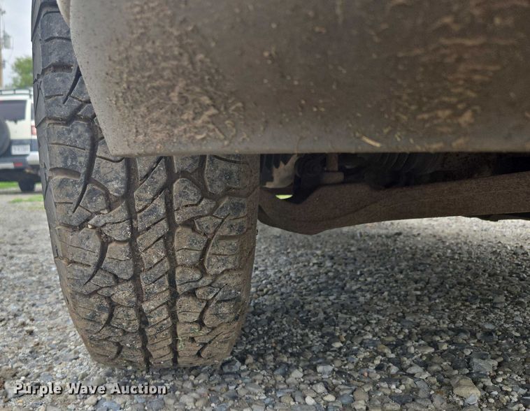 image for item EO1529 2000 Chevrolet Suburban 2500 LS  SUV