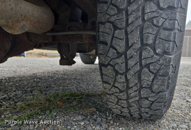 image for item EO1529 2000 Chevrolet Suburban 2500 LS  SUV