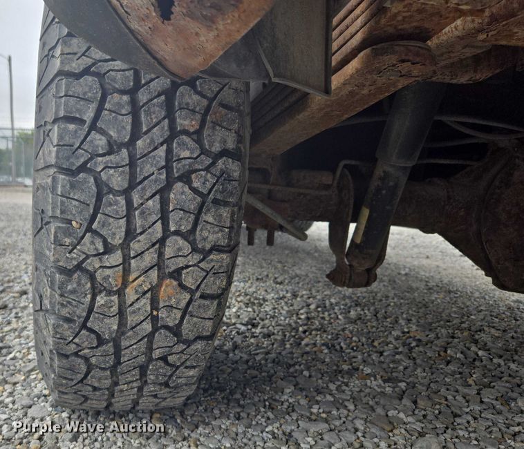 image for item EO1529 2000 Chevrolet Suburban 2500 LS  SUV