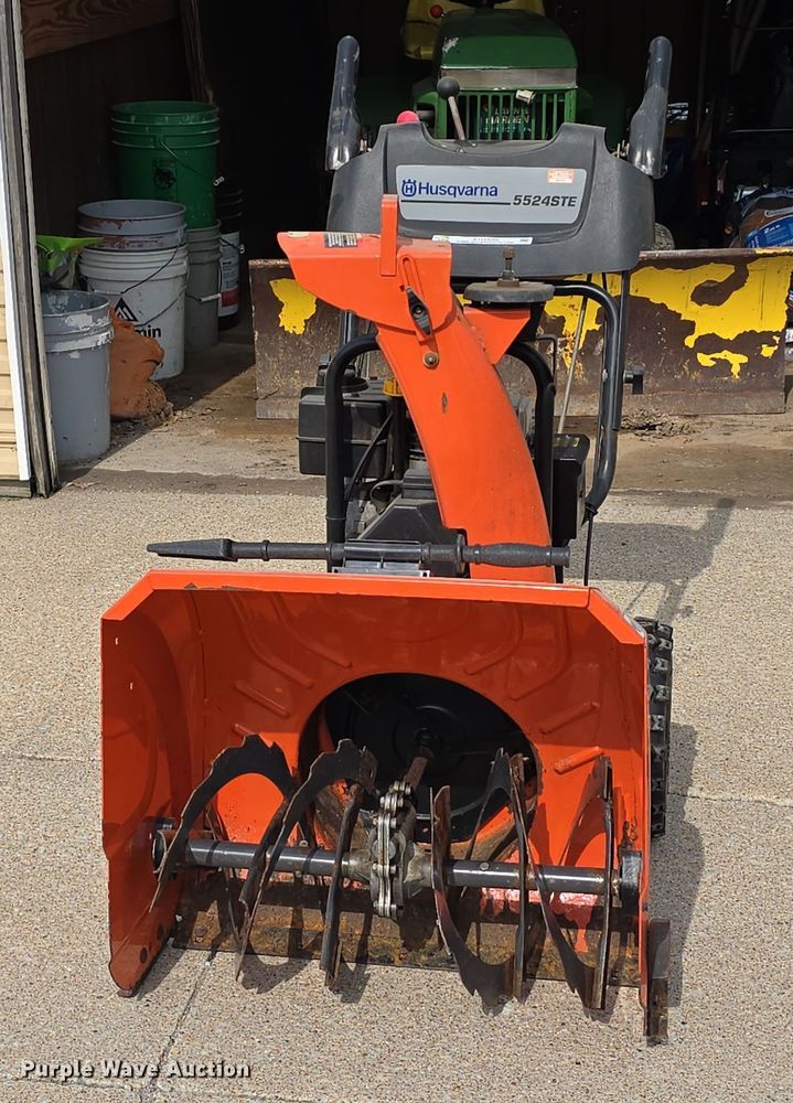 image for item EO1530 Husqvarna 5524STE snow blower