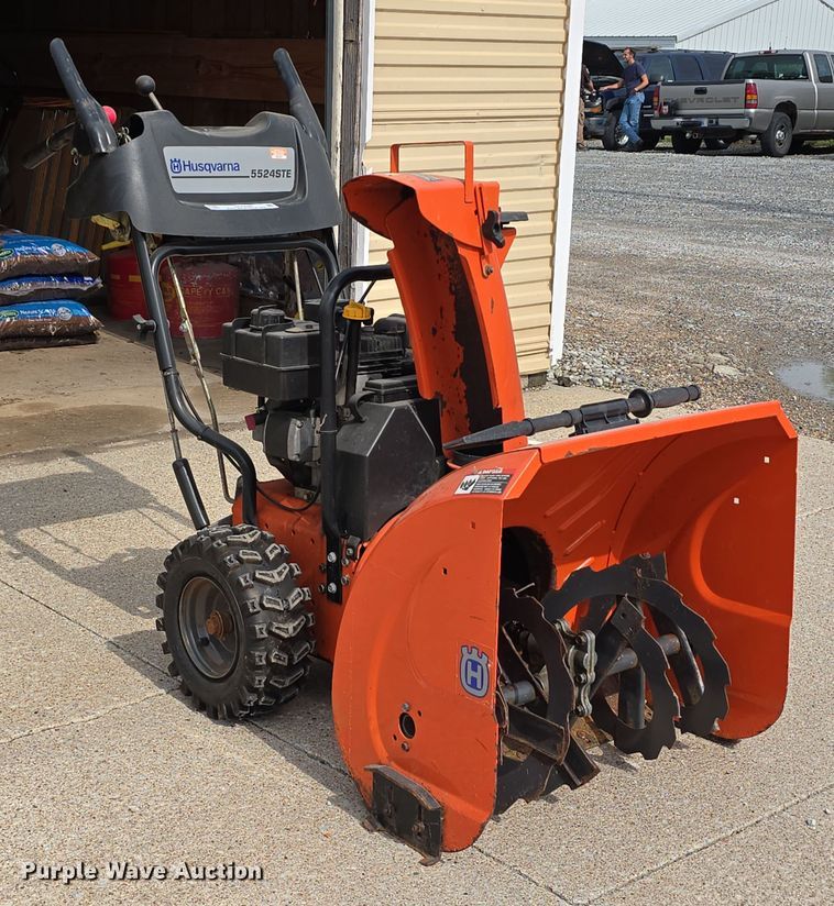 image for item EO1530 Husqvarna 5524STE snow blower