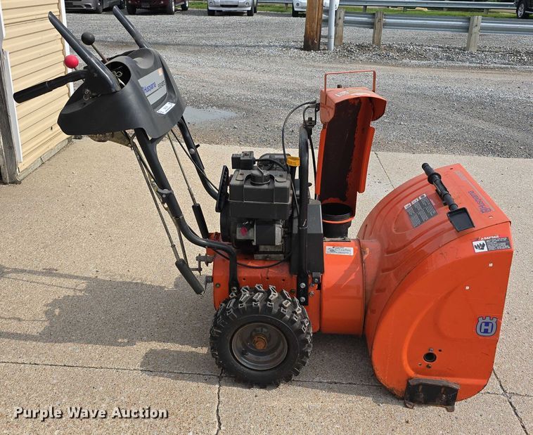 image for item EO1530 Husqvarna 5524STE snow blower