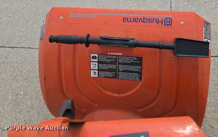 image for item EO1530 Husqvarna 5524STE snow blower