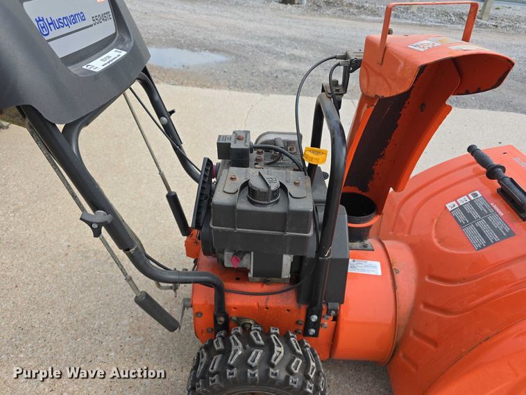 image for item EO1530 Husqvarna 5524STE snow blower