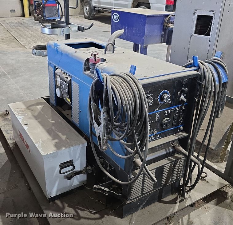 image for item EO1536 Miller Bobcat 235 welder/generator