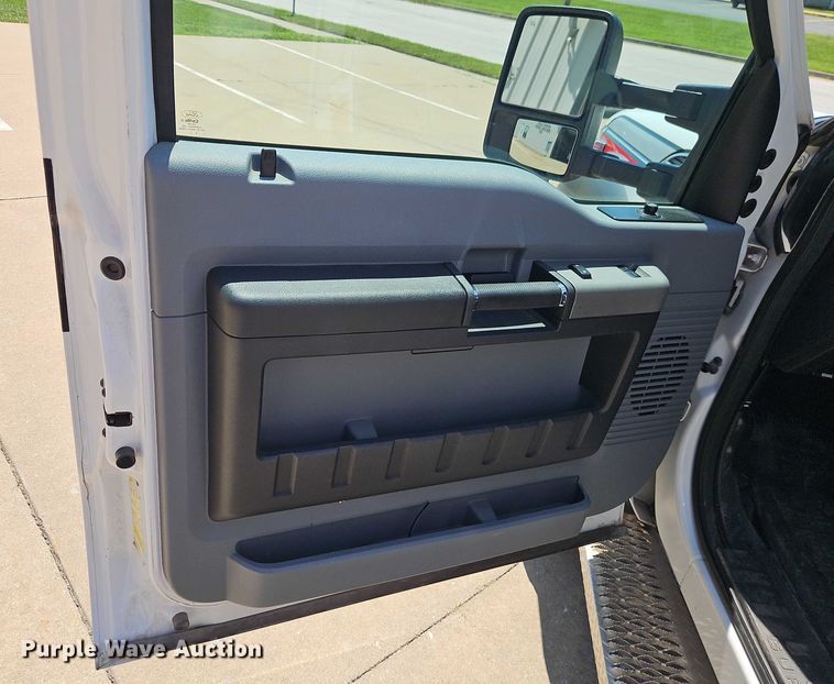 image for item EO4584 2014 Ford F550 ambulance