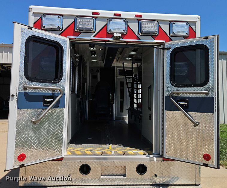 image for item EO4584 2014 Ford F550 ambulance