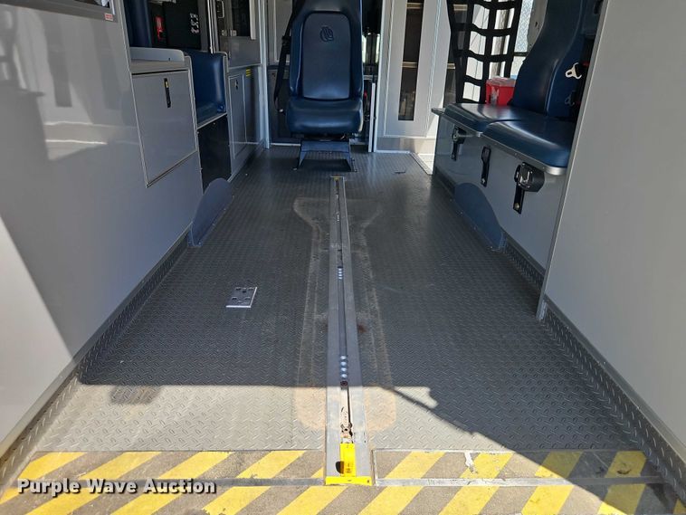 image for item EO4584 2014 Ford F550 ambulance