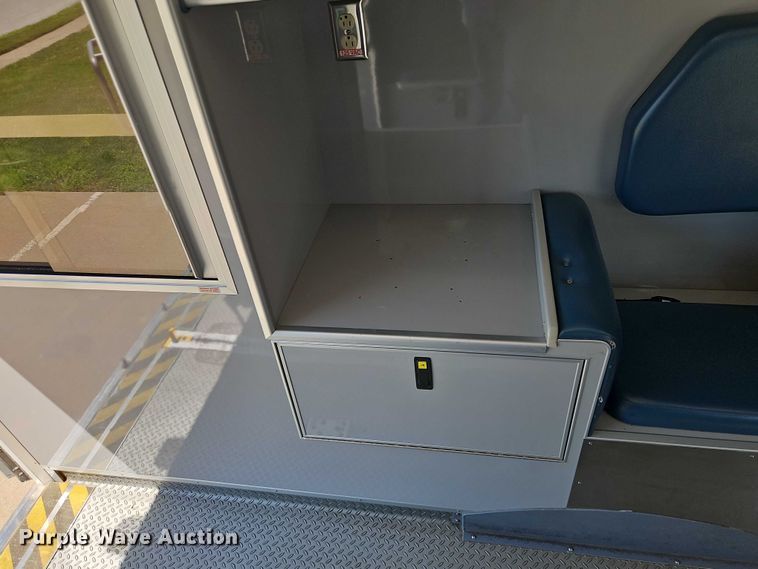 image for item EO4584 2014 Ford F550 ambulance