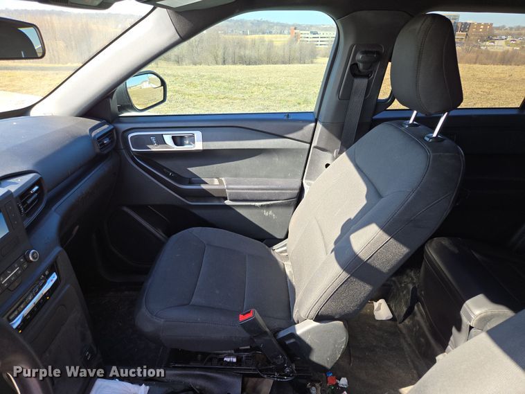 image for item EQ6809 2021 Ford  Explorer Police interceptor  SUV