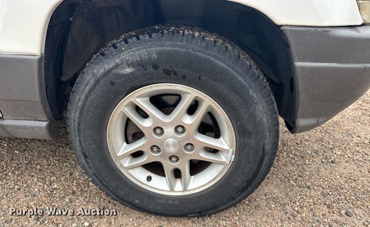 image for item ER2168 2003 Jeep Grand Cherokee Laredo SUV