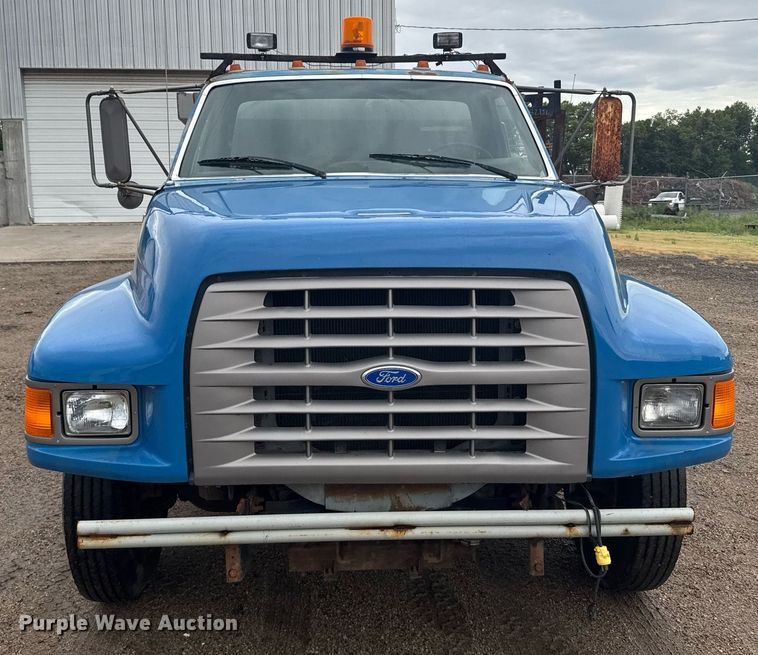 image for item ER2179 1995 Ford F700 flatbed truck