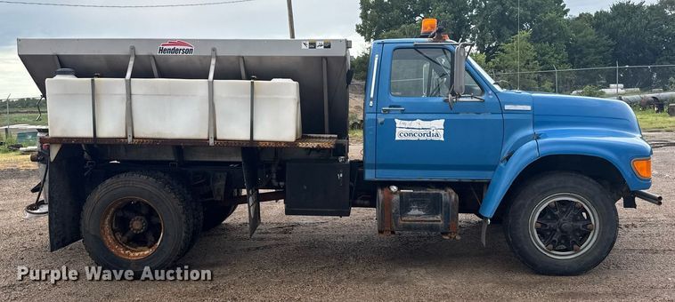 image for item ER2179 1995 Ford F700 flatbed truck