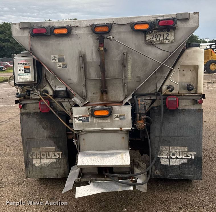 image for item ER2179 1995 Ford F700 flatbed truck