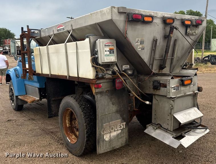 image for item ER2179 1995 Ford F700 flatbed truck