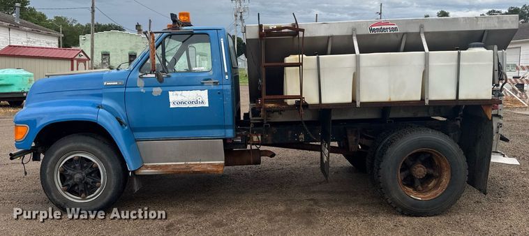 image for item ER2179 1995 Ford F700 flatbed truck