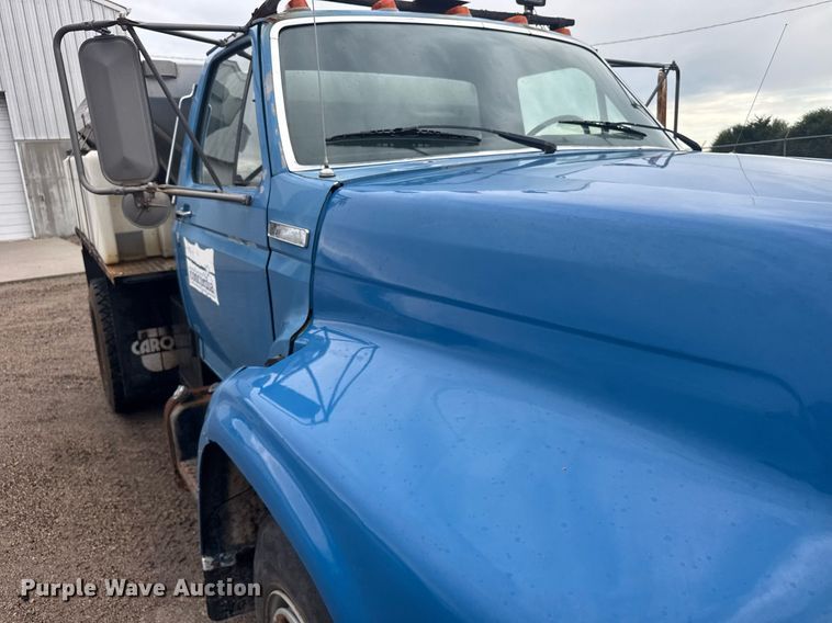 image for item ER2179 1995 Ford F700 flatbed truck