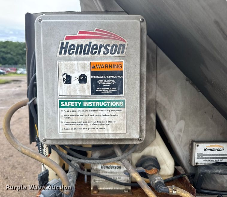 image for item ER2179 1995 Ford F700 flatbed truck