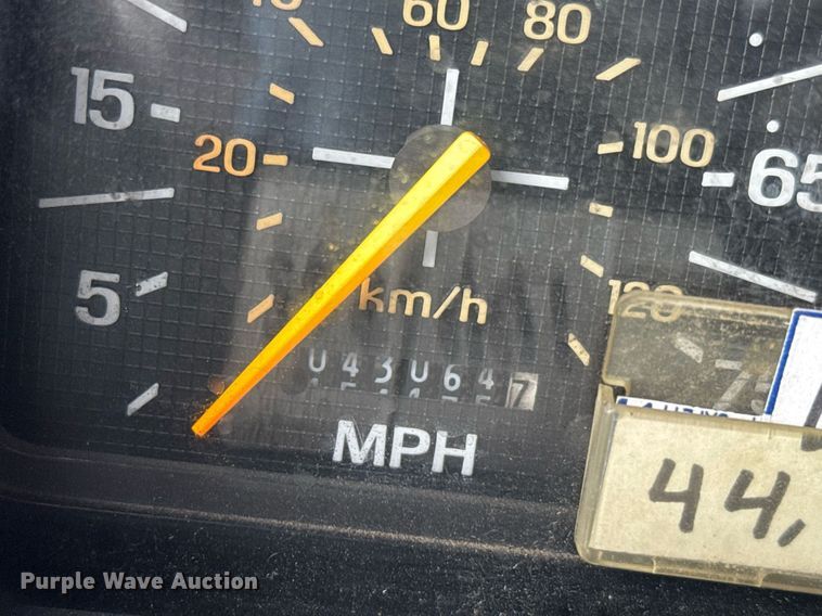 image for item ER2179 1995 Ford F700 flatbed truck