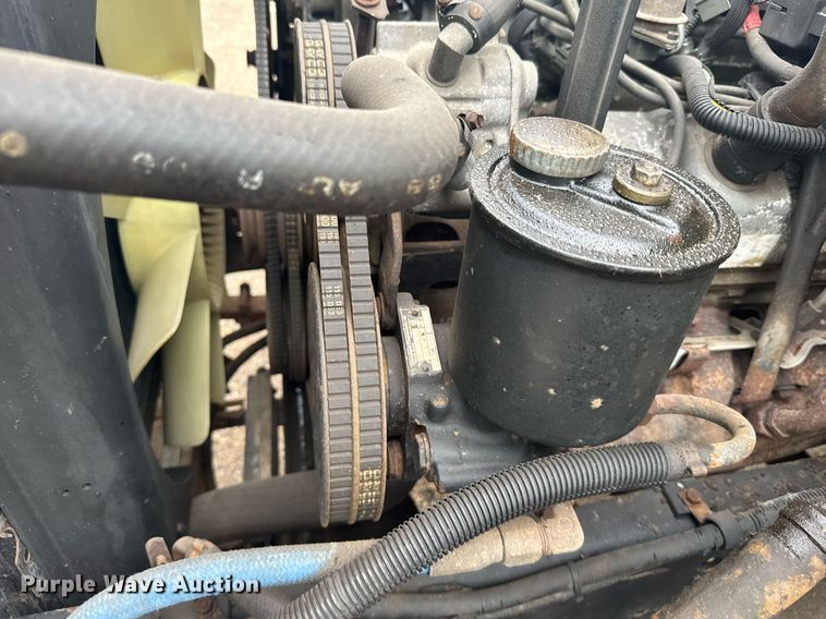 image for item ER2179 1995 Ford F700 flatbed truck