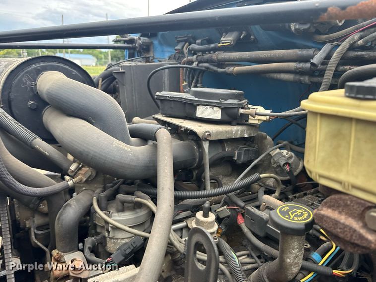 image for item ER2179 1995 Ford F700 flatbed truck