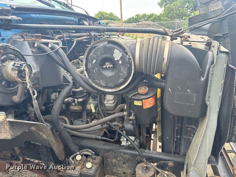 image for item ER2179 1995 Ford F700 flatbed truck