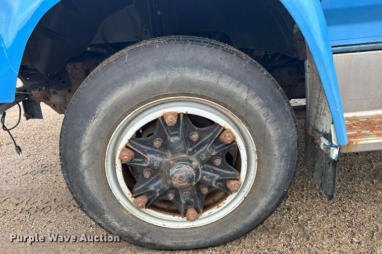 image for item ER2179 1995 Ford F700 flatbed truck