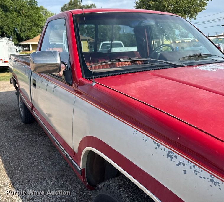 image for item ER2183 1990 GMC Sierra K1500 pickup truck