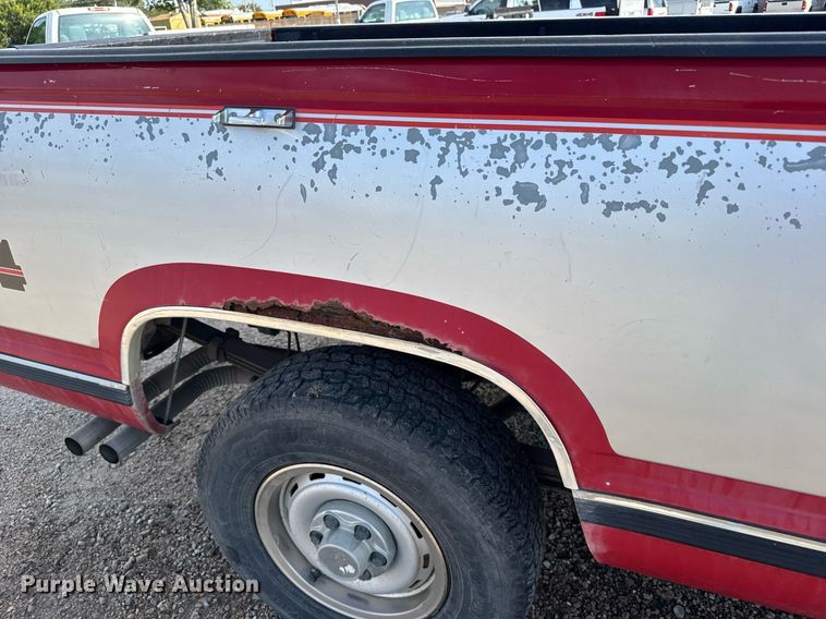 image for item ER2183 1990 GMC Sierra K1500 pickup truck