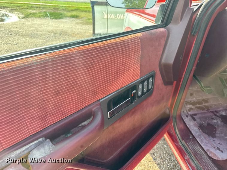 image for item ER2183 1990 GMC Sierra K1500 pickup truck