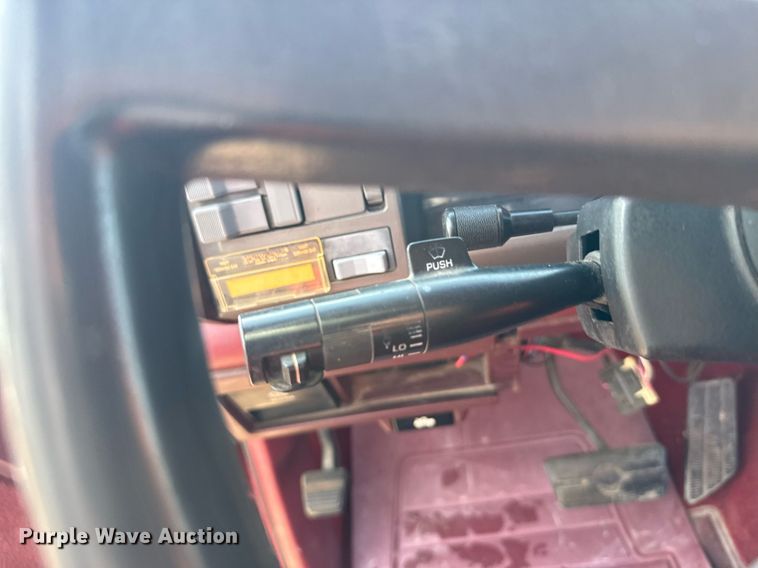 image for item ER2183 1990 GMC Sierra K1500 pickup truck