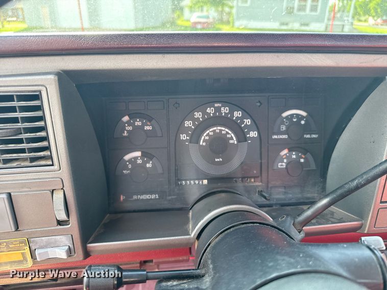 image for item ER2183 1990 GMC Sierra K1500 pickup truck