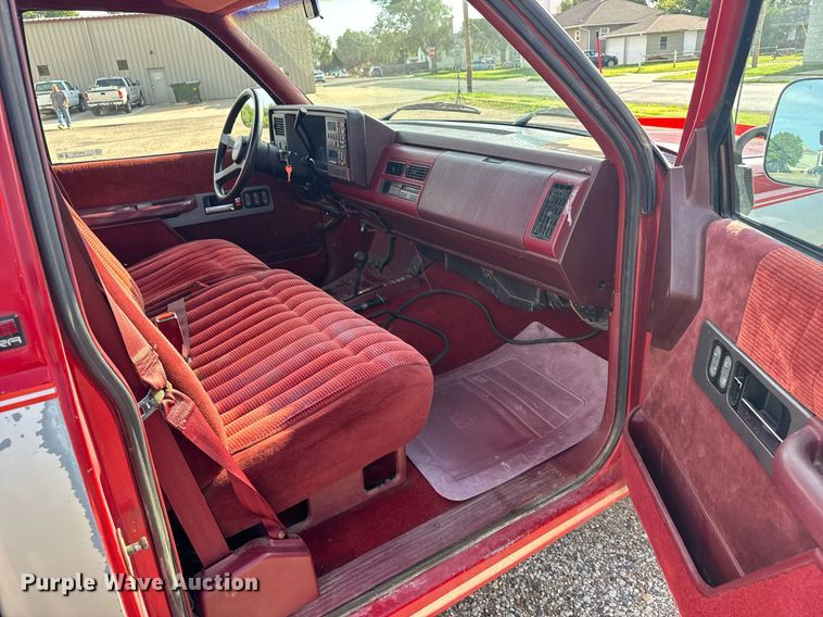 image for item ER2183 1990 GMC Sierra K1500 pickup truck