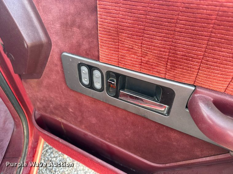 image for item ER2183 1990 GMC Sierra K1500 pickup truck