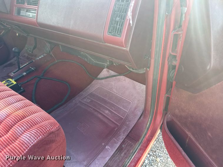 image for item ER2183 1990 GMC Sierra K1500 pickup truck