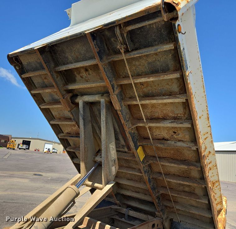 image for item ER5445 2007 GMC C6500 dump truck