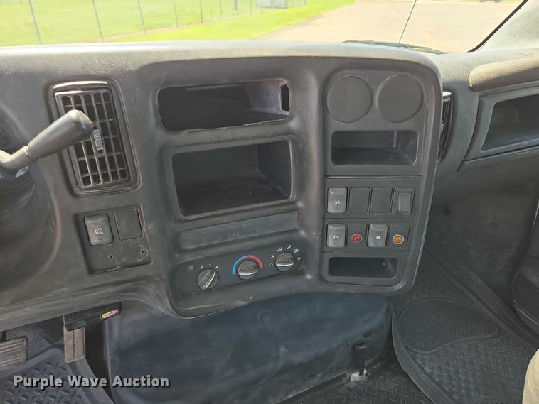 image for item ER5445 2007 GMC C6500 dump truck