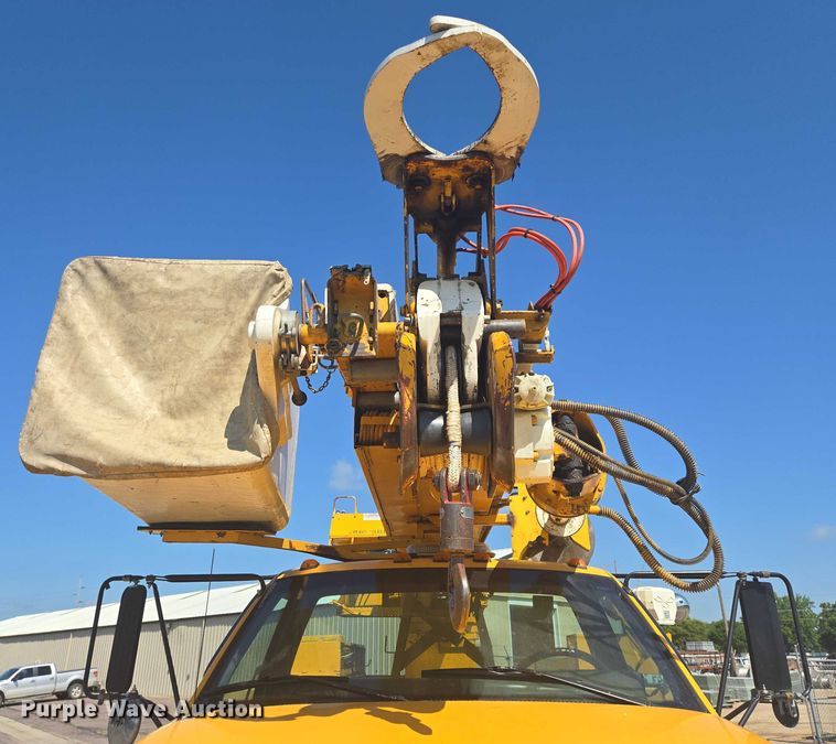 image for item ER5446 1996 Chevrolet Kodiak digger derrick truck