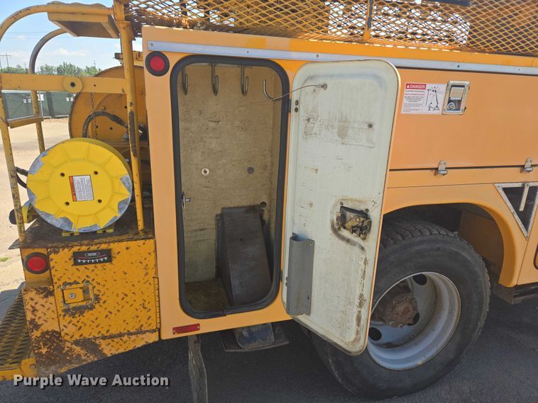 image for item ER5446 1996 Chevrolet Kodiak digger derrick truck