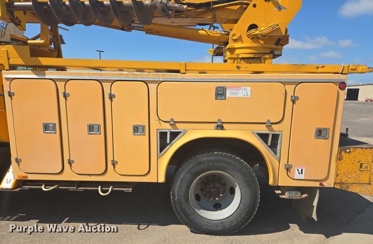 image for item ER5446 1996 Chevrolet Kodiak digger derrick truck