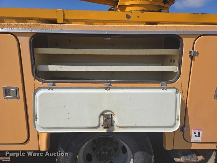 image for item ER5446 1996 Chevrolet Kodiak digger derrick truck