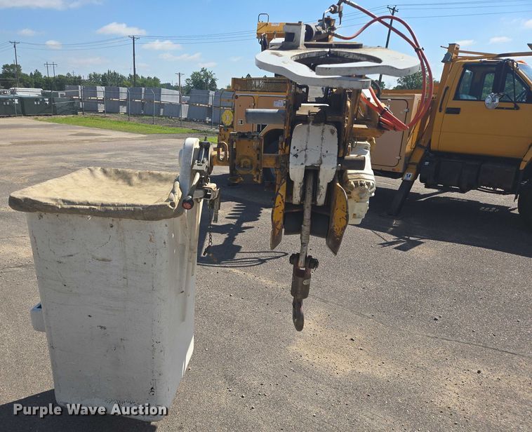 image for item ER5446 1996 Chevrolet Kodiak digger derrick truck