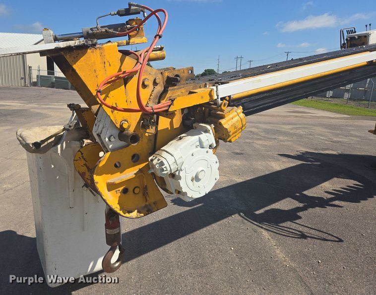 image for item ER5446 1996 Chevrolet Kodiak digger derrick truck