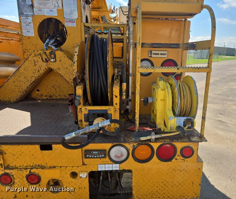 image for item ER5446 1996 Chevrolet Kodiak digger derrick truck