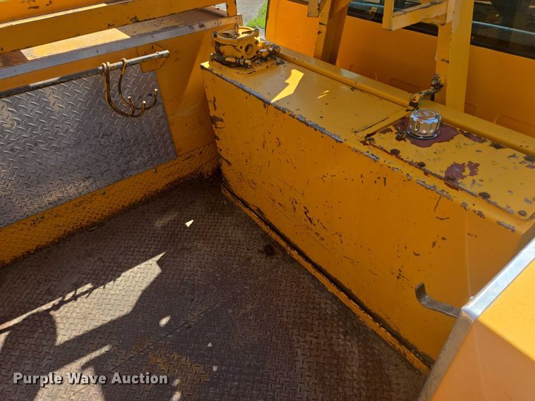 image for item ER5446 1996 Chevrolet Kodiak digger derrick truck