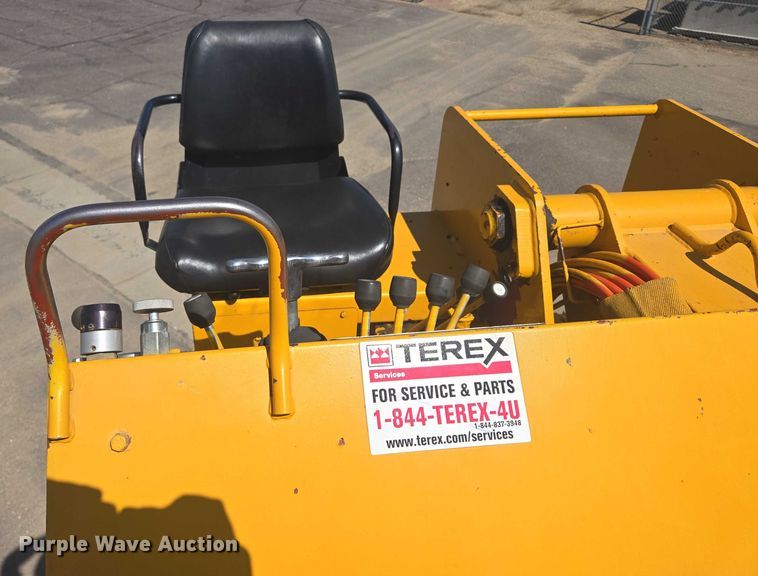 image for item ER5446 1996 Chevrolet Kodiak digger derrick truck