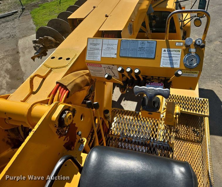 image for item ER5446 1996 Chevrolet Kodiak digger derrick truck