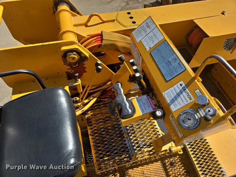 image for item ER5446 1996 Chevrolet Kodiak digger derrick truck